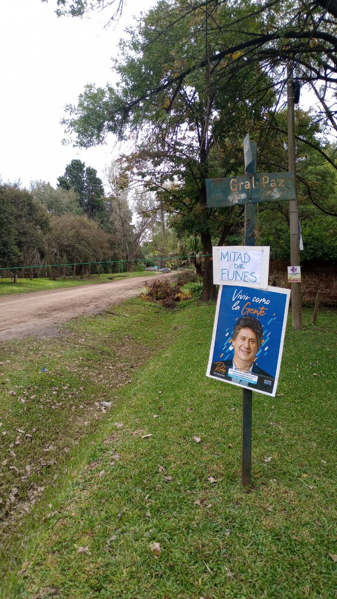 celaulati's tweet photo. Reclamo de vecinos por el estado lamentable de la calle #SanSebastián límite entre #Funes y #Roldán #SantaFe
@elroldanense 
@infofunesok 
@GobiernodeFunes 
@SantacroceRoly 
@maxipullaro 
@Roldanyvos 
@VaninaProcopio https://t.co/rXehENKG1S