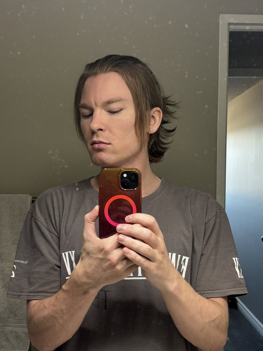 Bonemeal_'s tweet photo. Nu-Tyler.
Why isn't he working? 😡 https://t.co/Quo1TXsIiu