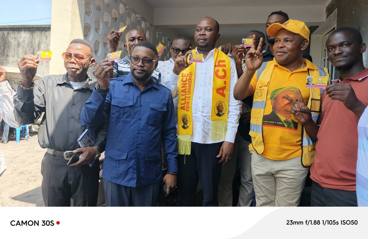 mulumbaj223's tweet photo. Ce samedi 12 avril 2025, le Secrétaire Général Adjoint de l’https://t.co/m7038Ef1WJ,Jean-Paleki #Tonay, accompagné d’une forte délégation, s’est officiellement procuré sa carte de membre du parti au siège de la Fédération de Mont-Amba,que dirige Dieudonné Alema Bopenza.
@3Ledia3 https://t.co/lxaQhVV5jI