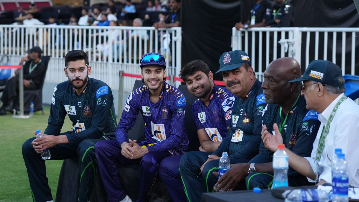 Azamkhanpcc's tweet photo. Sir viv Richards ,Nadeem Omar , Azam Khan, Danish Aziz and Omar Lohya watching the match at pindi stadium https://t.co/5RGFRW3l34