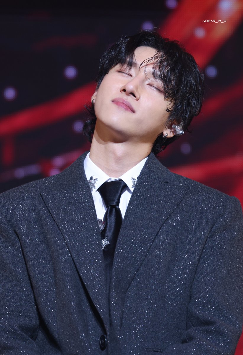 DEAR_IM_U's tweet photo. I.M WORLD TOUR <Off The Beat> FINAL IN JAPAN OSAKA DAY 2

몬베베 노래 듣는 창균이💜
행복이 눈에 보이는거 같네

#IM #아이엠 #창균 
#OffTheBeat #몬스타엑스 #MONSTA_X https://t.co/SkSH0SScLZ