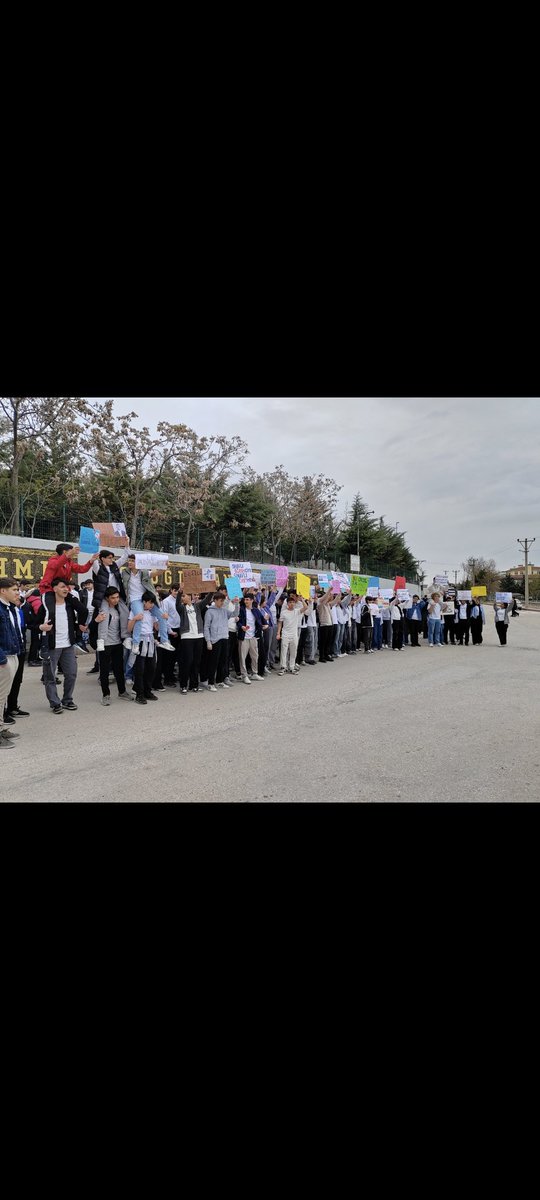 MKeremGenc23's tweet photo. #koloğlundaneoluyor #TorpilDeğilLiyakat
#LisemeDokunma
#öğretmenimedokunma @elaziggundemcom @elazigmem @meb_ogm @hepsielazig @Yusuf__Tekin @numanhatipoglu @elazig_valiligi @tcmeb @sahin_serifoglu https://t.co/btX2AtFhVG
