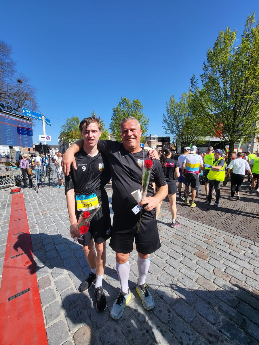 Heel trots op mijn zoon. Eerst gewonnen bij MZC , bijna een hele wedstrijd , en daarna 10,6 km gelopen bij de estafette marathon ZV. Door zand en bos. Wat een topper. ❤️❤️❤️
