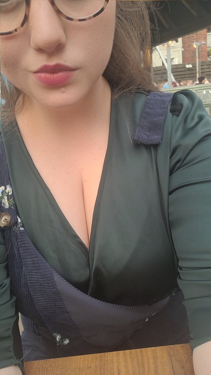 thehypnotrix's tweet photo. For old times sake and for My lovely friend...
We're out at spoons for a drink...
Be a good pet and pay for them 😘
you may send a DM for table number.
You're welcome 😘

° femdom ° findom ° https://t.co/9r5erPmuk6