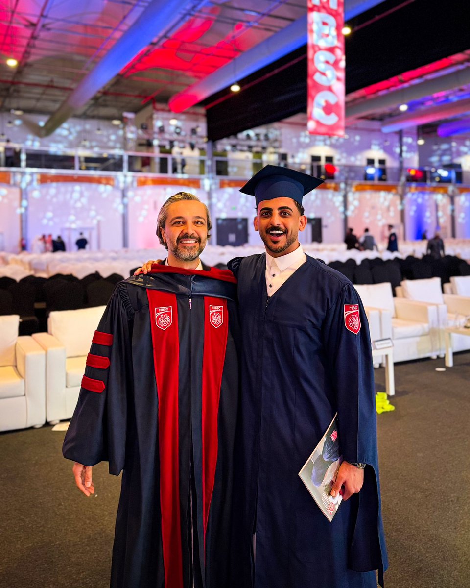 الحمدلله على التمام.. ♥️

أنهيت دراسة الماجستير في كليّة الأمير محمد بن سلمان، أسأل الله أن يجعلها فاتحة خير وتوفيق 🌹