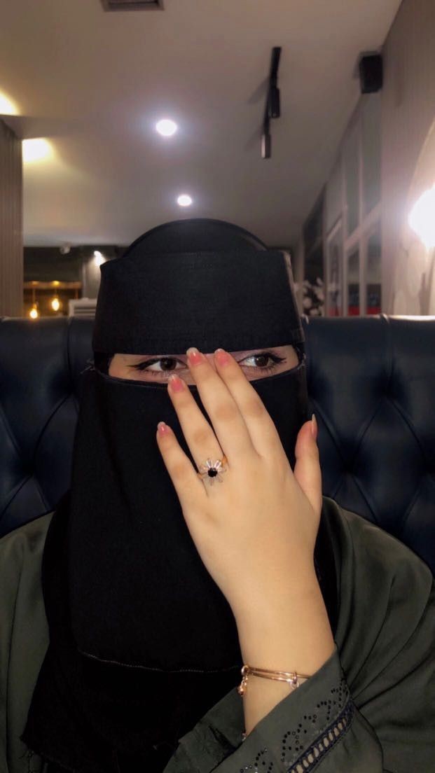 مساء كما تحبّون ..
ثمّ يُقال  
ألِفتُهُ طول عمري وهو يألفُني
هل يشرُد الطيرُ عن عُشٍّ يُداريهِ؟
#مساء_الخير