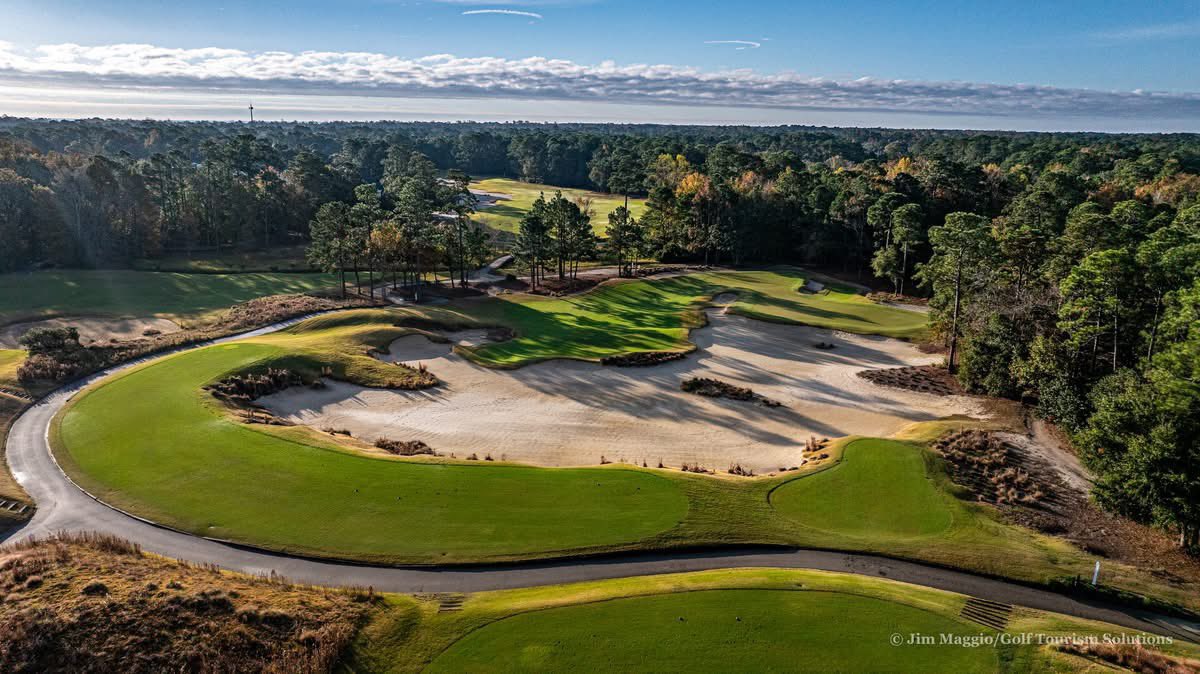 TrueBlueGolf's tweet image. “The Stadium Hole” 
Par 3 14th Hole ❤️ 
Mike Strantz Design😎 📸 Jim Maggio @MyrtleBeachGolf @MBTrips @GolfCrusade #mikestrantzdesign #mikestrantz #myrtlebeachgolf #golfcoursearchitecture #pawleysisland