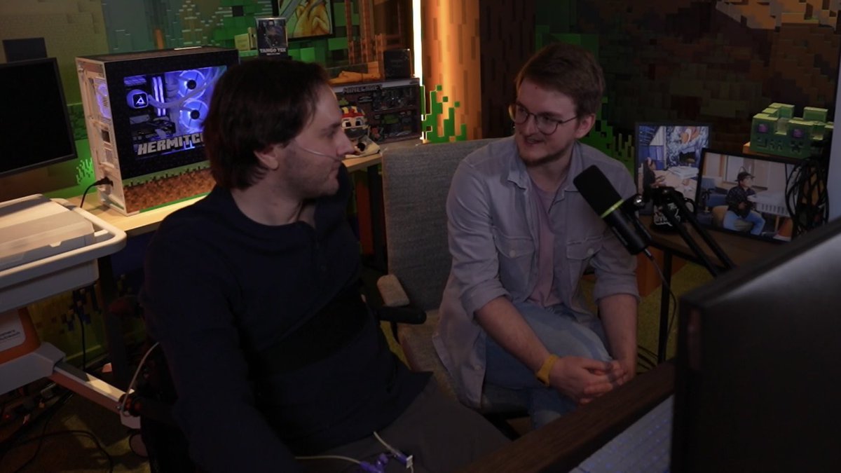 SCAR AND GRIAN ARE LOOKING AT EACH OTHER FOR REAL ITS REAL