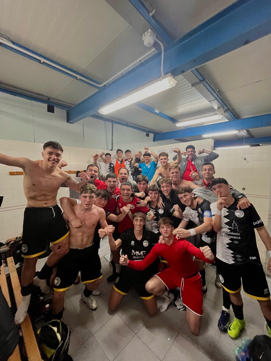 USCFbase's tweet photo. 🏁 𝗙𝗜𝗡𝗔𝗟 𝗗𝗘𝗟 𝗣𝗔𝗥𝗧𝗜𝗗𝗢

¡¡Tres puntos muy importantes para el Juvenil A para continuar a tres puntos del líder y seguir dependiendo de nosotros mismos!! 

0️⃣/ @CDVictoriaCF
🆚 
1️⃣/ @UnionistasCF Juvenil A

#VictoriaUnionistas 🆚
#LigaNacional 🏆
#ConstruyendoUSCF 🏗️ https://t.co/1zhYJ0obJK