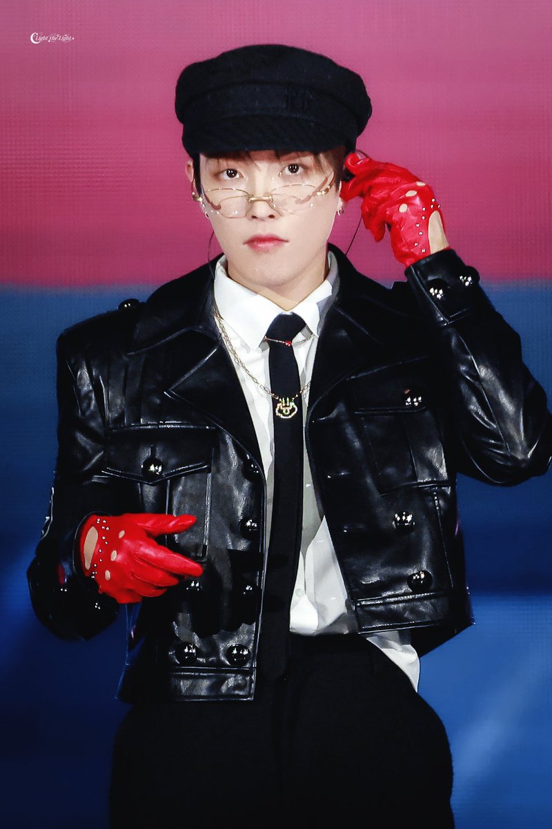 250412

무대 위에서 영원히 빛날 너라는 존재는 내 마음속 가장 눈부신 별이야❣️

#에이티즈 #ATEEZ #홍중 #HONGJOONG