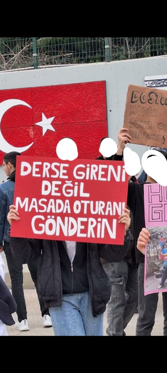 sude57212's tweet photo. #koloğlundaneoluyor #TorpilDeğilLiyakat #LisemeDokunma #öğretmenimedokunma https://t.co/H4yiR9JMy1