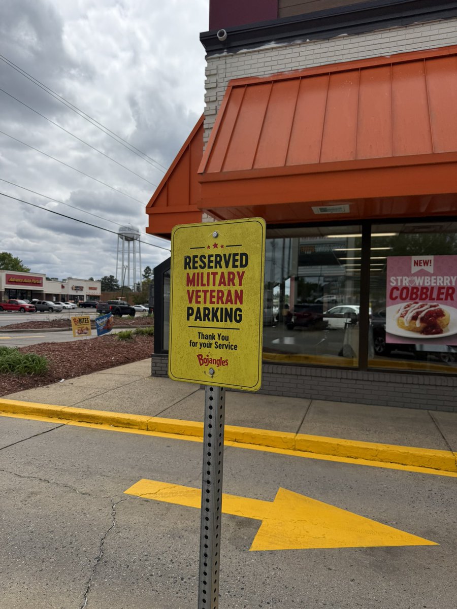 abreezeclayton's tweet photo. bojangles out here respecting our military service members more than jefferson griffin rn https://t.co/k6tsbtkXE3
