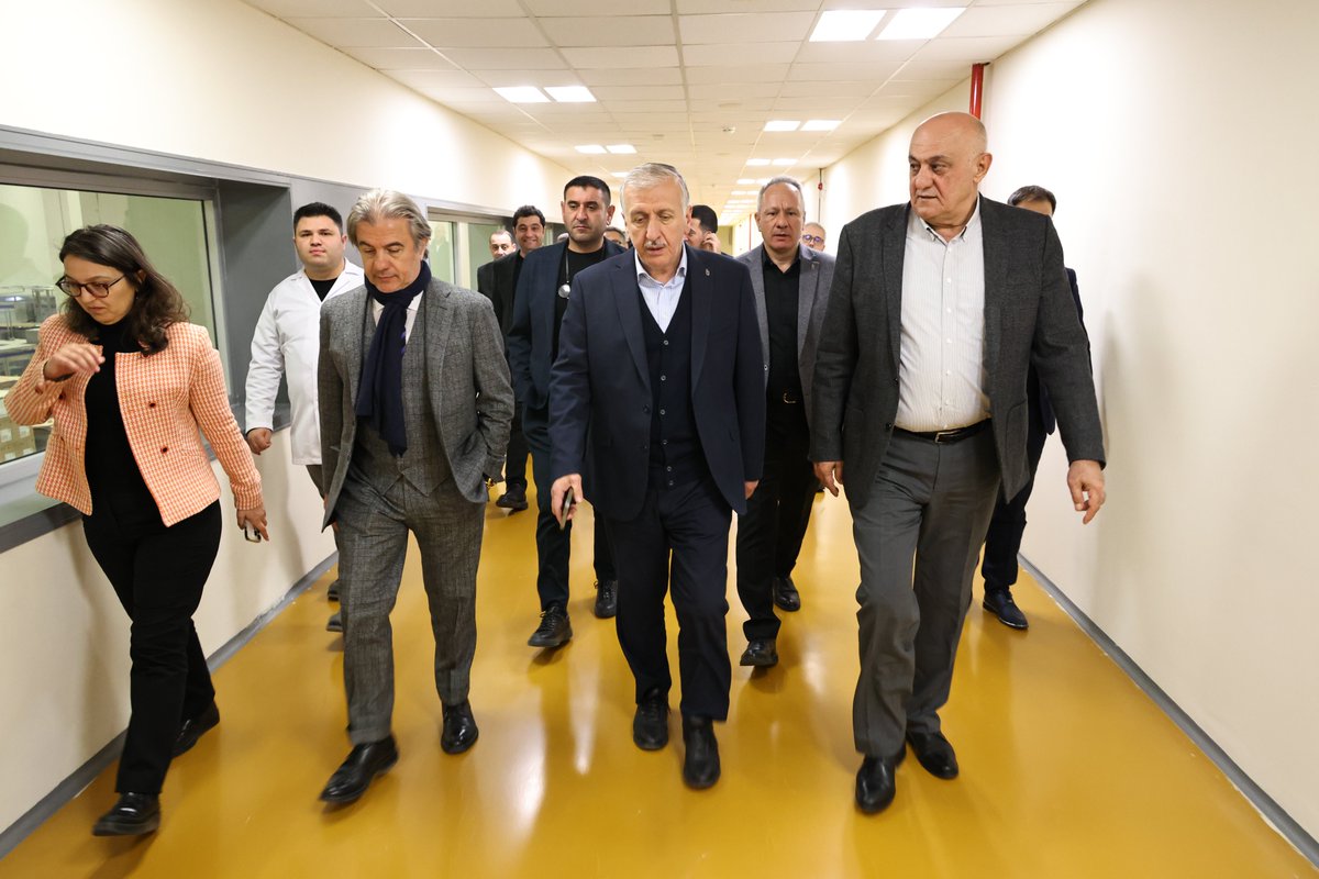 MstfBuyukegen's tweet photo. Tunus Büyükelçisi @AhmetMisbah Demircan ile Konya Büyükşehir Belediye Başkanımız @u_ibrahim_altay'ı   ziyaret ettik. 

Ardından Pankobirlik  Yönetim Kurulu Başkanı  Ramazan Erkoyuncu ile birlikte Panagro ve Çumra Şeker tesislerini gezerek, üretimleri ile ilgili bilgi aldık. https://t.co/9zeaNKiQ7I
