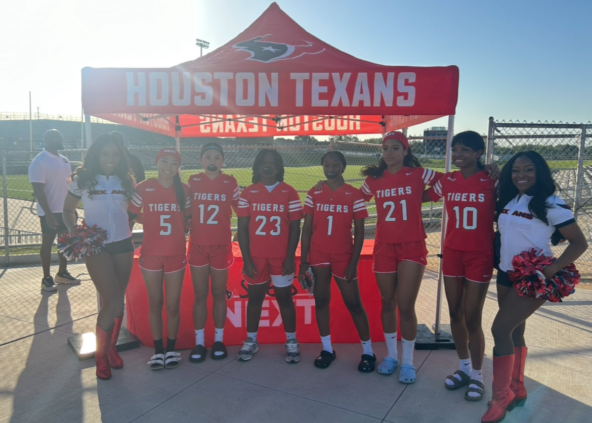 DScott713's tweet photo. Wow! What an amazing first day of girls flag 🏈 in FBISD! All 12 HS were well represented and the weather was great! Thank you to our ⁦@HoustonTexans⁩ partners who helped to make this happen! https://t.co/5dca9x5gWm