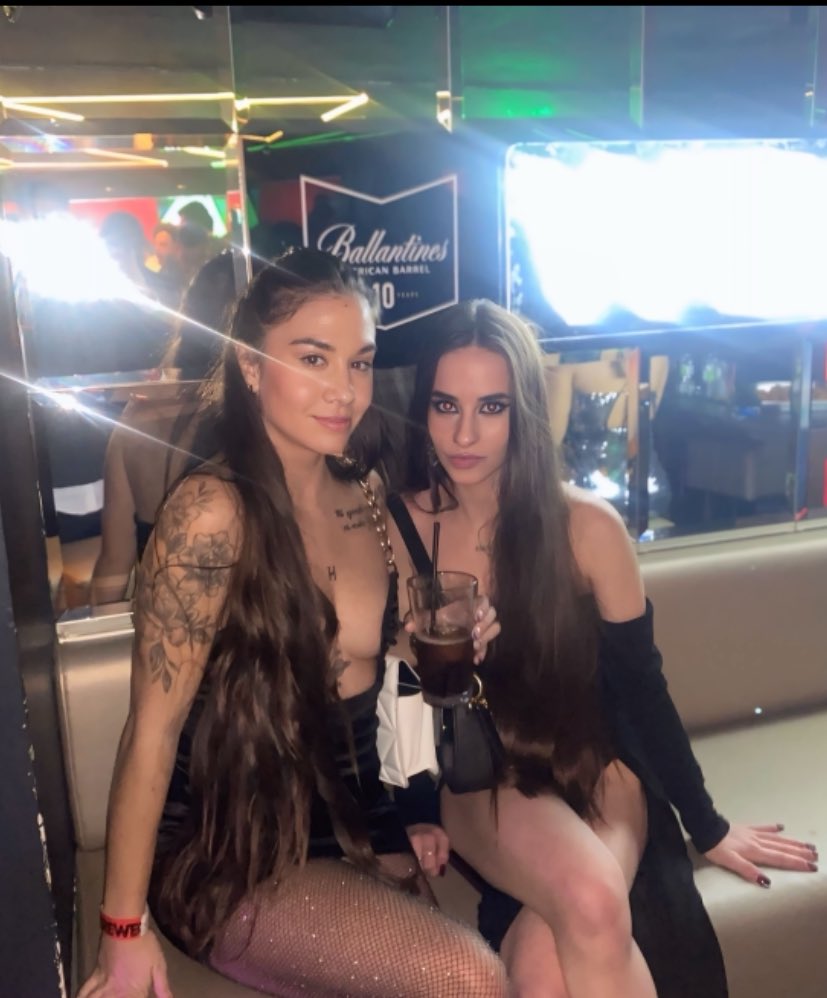GoddessPoisson's tweet photo. Mmm perrosss a loss que domesticaar? ⛓️

#Goddesss #DominationAddict #ObeyAndPay #Tribute #Moneyslave #PayPig https://t.co/7sokt5IiYV