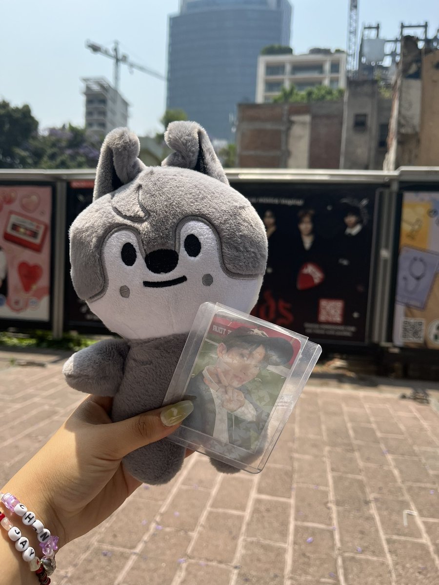 kathsletters's tweet photo. Hoy mi chamaco conoce a su papá 
#dominATE_MEXICOCITY #StrayKids #SKZ https://t.co/PzV3Aq4xJ7