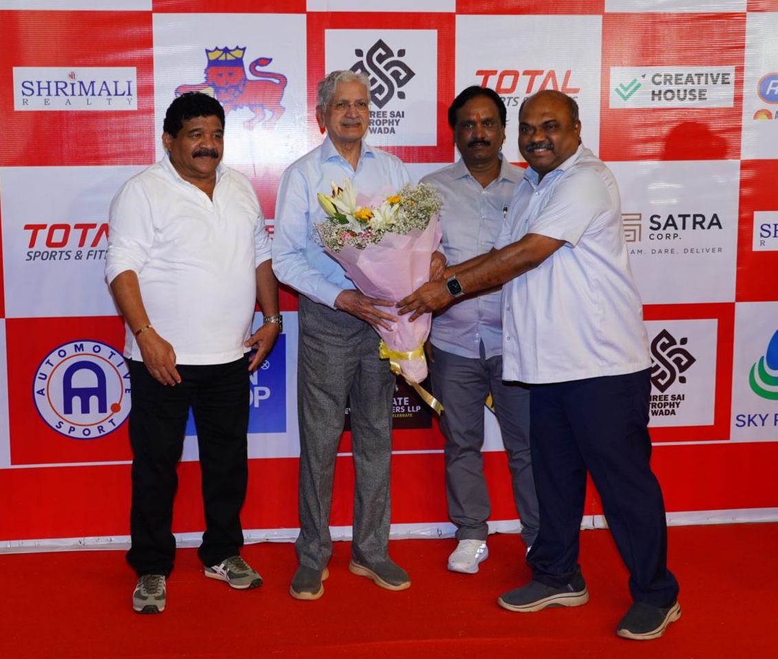 advanilparab's tweet image. " सुप्रिमो चषक २०२५ "

कलिना येथील एअर इंडिया मैदान येथे आयोजित भव्य टेनिस क्रिकेट स्पर्धेस शिवसेना नेते, माजी मंत्री श्री. सुभाष देसाई जी, शिवसेना नेते, विरोधी पक्ष नेते, आमदार श्री. अंबादास दानवे जी, सहकारी आणि क्रीडाप्रेमी उपस्थित होते.

#SuprimoChashak #सुप्रिमोचषक #bandra