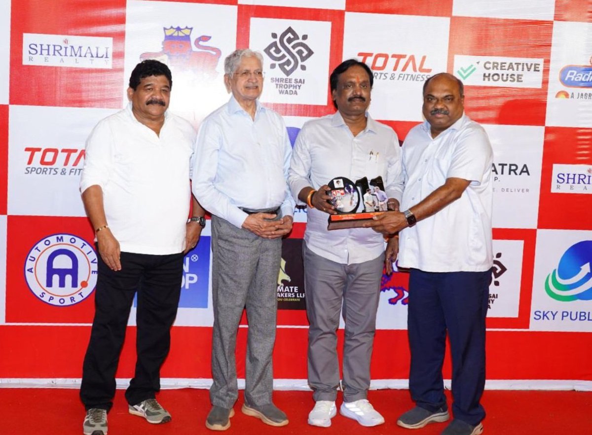 advanilparab's tweet image. " सुप्रिमो चषक २०२५ "

कलिना येथील एअर इंडिया मैदान येथे आयोजित भव्य टेनिस क्रिकेट स्पर्धेस शिवसेना नेते, माजी मंत्री श्री. सुभाष देसाई जी, शिवसेना नेते, विरोधी पक्ष नेते, आमदार श्री. अंबादास दानवे जी, सहकारी आणि क्रीडाप्रेमी उपस्थित होते.

#SuprimoChashak #सुप्रिमोचषक #bandra