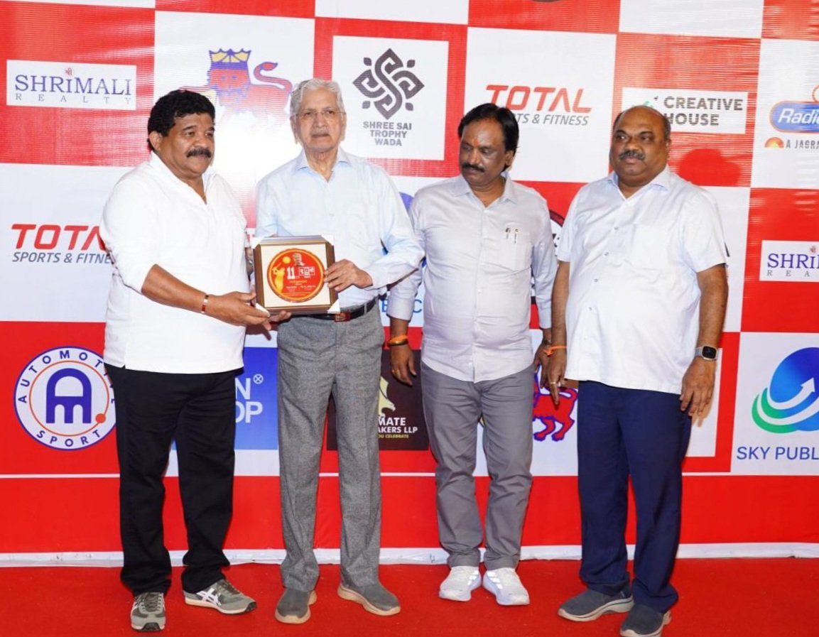 advanilparab's tweet image. " सुप्रिमो चषक २०२५ "

कलिना येथील एअर इंडिया मैदान येथे आयोजित भव्य टेनिस क्रिकेट स्पर्धेस शिवसेना नेते, माजी मंत्री श्री. सुभाष देसाई जी, शिवसेना नेते, विरोधी पक्ष नेते, आमदार श्री. अंबादास दानवे जी, सहकारी आणि क्रीडाप्रेमी उपस्थित होते.

#SuprimoChashak #सुप्रिमोचषक #bandra