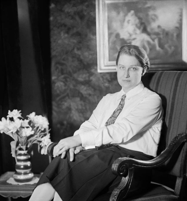 VillalobosJara's tweet photo. Esta semana en ECDP, una historia que había querido contar por mucho tiempo: Thea Von Harbou, la esposa, asistente, co-guionista y colaboradora clave de Fritz Lang. https://t.co/JClOznn0Hp https://t.co/m3gX5DJgkl