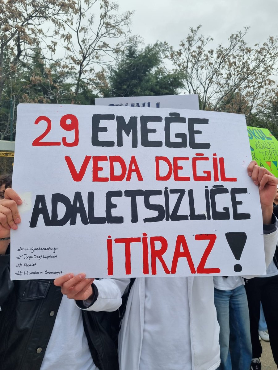 zumxra's tweet photo. UNUTMAYIN UNUTTURMAYIN 
#koloğlundaneoluyor #TorpilDeğilLiyakat
#LisemeDokunma
#öğretmenimedokunma @elaziggundemcom @elazigmem @meb_ogm @hepsielazig @Yusuf__Tekin @numanhatipoglu @elazig_valiligi @tcmeb @sahin_serifoglu https://t.co/XGNQINytoE