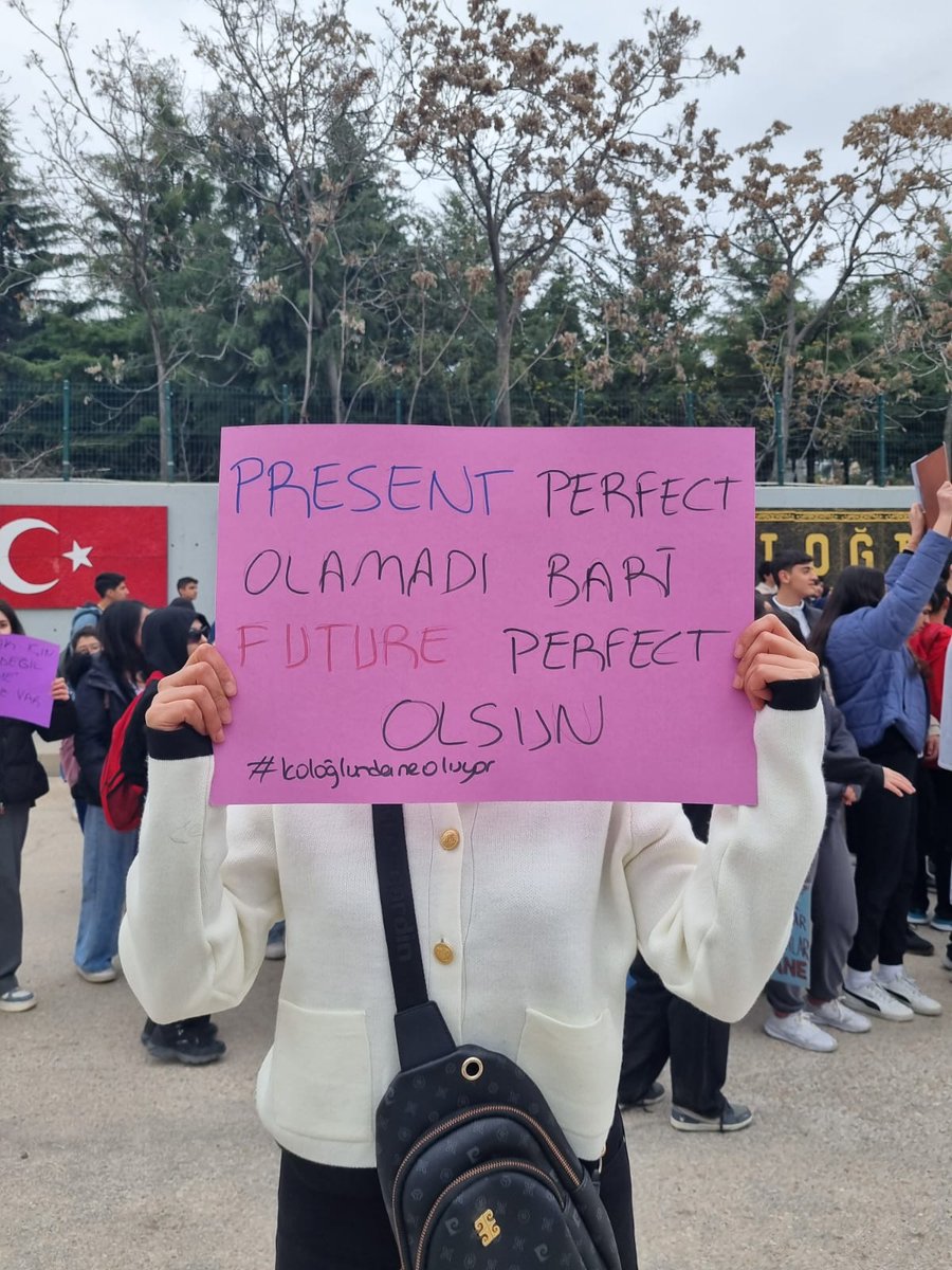 darkWblue's tweet photo. SADECE BUGUNU DEGİL YARİNİ DA KURTARALİM #koloğlundaneoluyor #TorpilDeğilLiyakat
#LisemeDokunma
#öğretmenimedokunma @elaziggundemcom @elazigmem @meb_ogm @hepsielazig @Yusuf__Tekin @numanhatipoglu @elazig_valiligi @tcmeb @sahin_serifoglu https://t.co/hNoADHpVAO