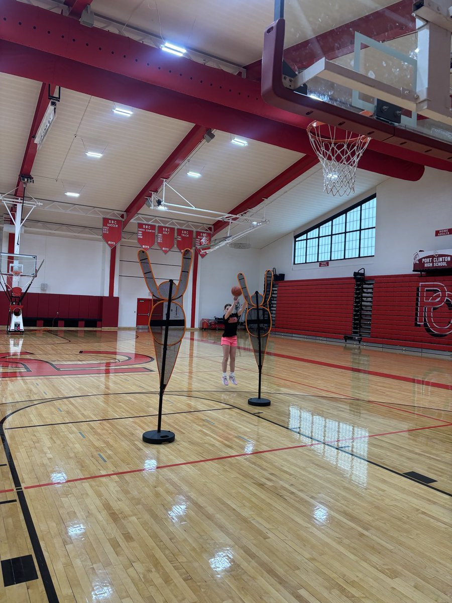 pcgirlsbb's tweet photo. 5 days a week at track! 3-4 days a week at AAU practices and tourneys! A rare Saturday off and sure enough Thea is asking to get in the gym! 🏀🏀💪 https://t.co/NkxiQ3SNZq