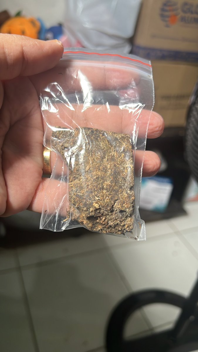 jooband_'s tweet photo. Cadê a galera que fuma prensado?
 90,00 em 25g pra um amigo valeu a pena? https://t.co/I9TNV4RiES