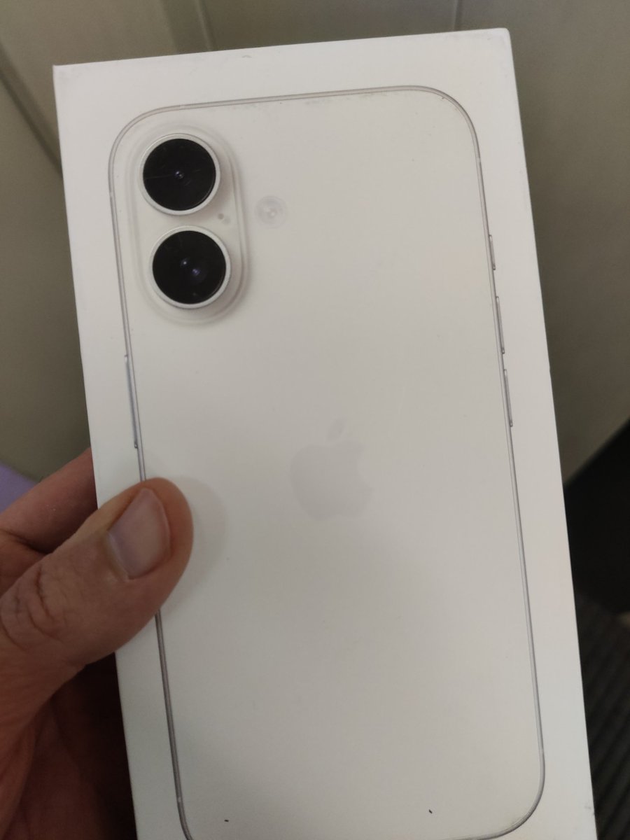 Qui solo per dire che è oggi la data in cui ho preso il mio primo iPhone.