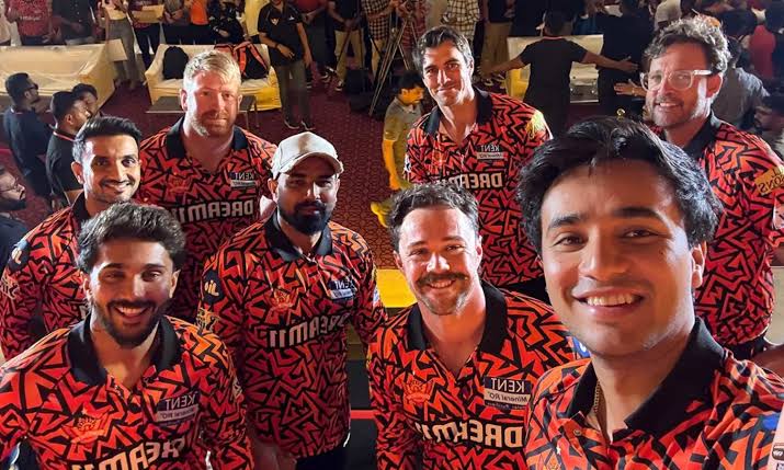 The_POV_100's tweet photo. Sunrisers Hyderabad ke Asur
Navratri ke samay chup the…
Lekin aaj Hanuman Jayanti pe bhagwa pehen ke Vanar Sena ban ke aaye!
Aur aage jo hua…
Itihas ban gaya.

#SRH #HanumanJayanti #IPL2025 #OrangeArmy #CricketMemes https://t.co/QyCn01nWlc