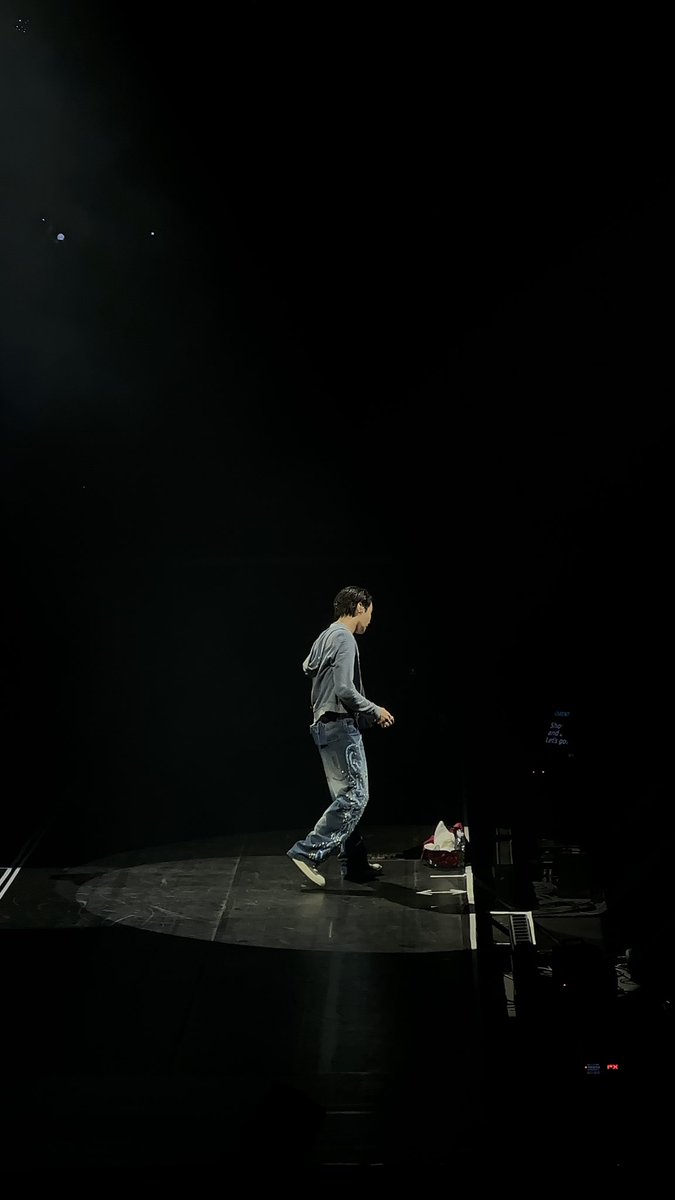 POPPOPstore_PH's tweet photo. Our sunshine’s ocean💜✨ last post for tonight. gn everyone esp uri hoseoook! 🥺💜 miss u alreadyu #HOPE_ON_THE_STAGE_Manila https://t.co/UdIFvhsd41