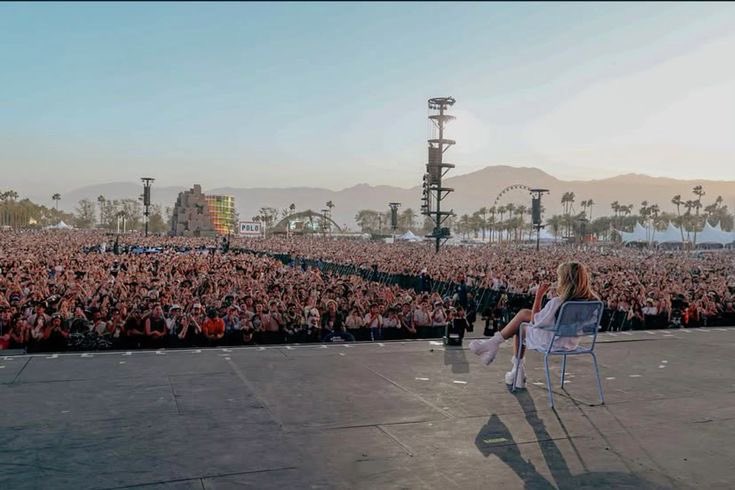 stunninbrina's tweet photo. one year since sabrina carpenter performed at coachella https://t.co/fCjSl8wsY6