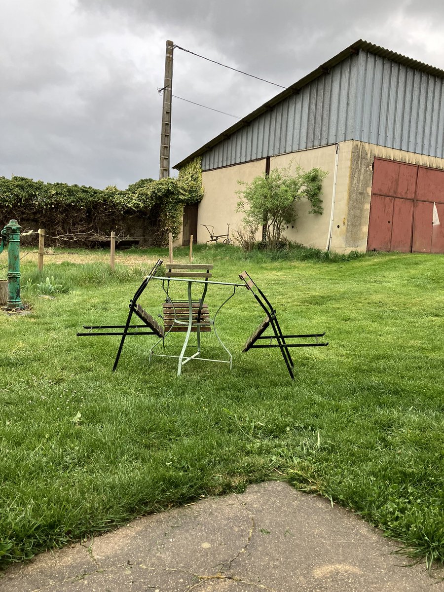 La pluie fait retour ☔️ 🥳
Les semis de 🌻 et 🌽 sont finis, l’azote apporté, les OH #brassicoles 🍺 protégées

Bonne semaine dans les champs 🤠🚜