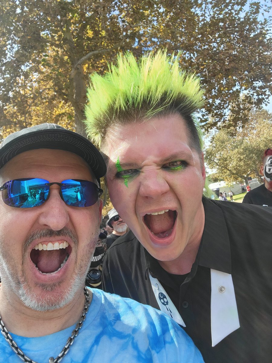 ImGoo7y's tweet photo. @xLEEJENNINGSx saw The Funeral Portrait at @AFTERSHOCKSAC last year.  GREAT show.  Lee came down to meet the crowd after and was so cool and generous with his time.  Late post 😅,  but wanted to say thanks even though you won't remember #CallMeGertrude https://t.co/iGas4ipNyx