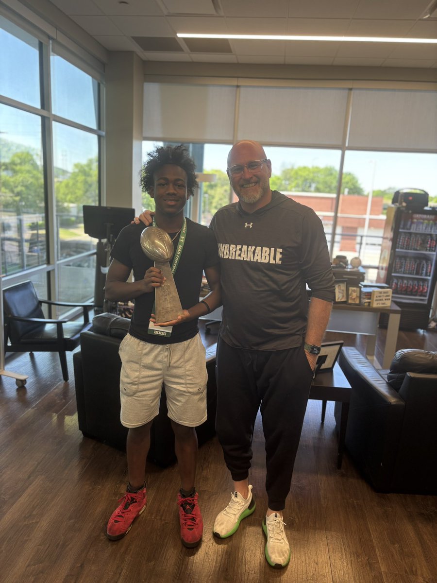 tadarriuscarter's tweet photo. Thankful for the love shown by the UAB staff yesterday as I was blessed enough to tour the facilities and watch a spring practice! I will be back on Campus for the camp June 14th! #GOBLAZERS https://t.co/iTKZS7vzt4