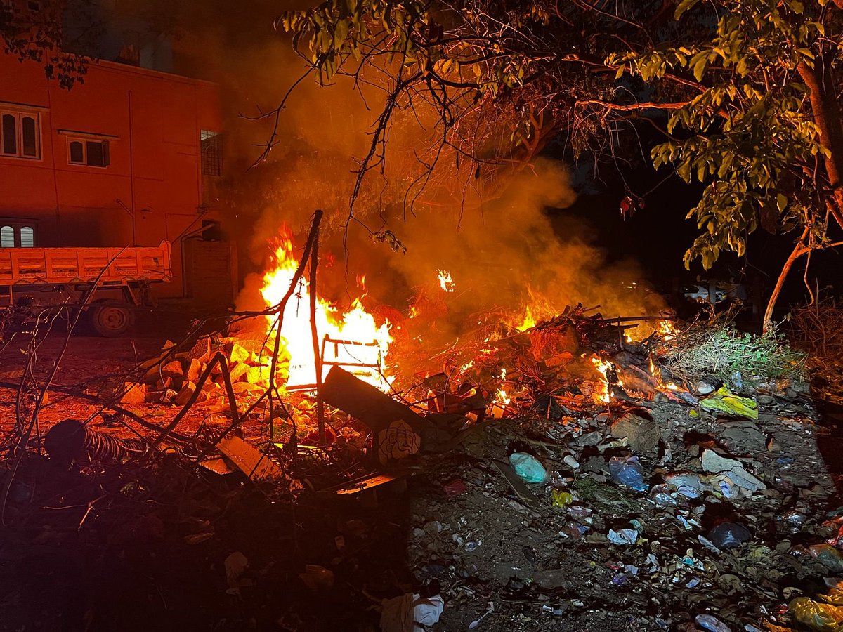 kindokplease's tweet photo. @BBMPCOMM As residents of 7th A Main Road, HRBR 1st block we witnessed a major fire this evening at 8pm. Locals intervened to douse the fire ( ZERO HELP from the nearby fire station),  a huge transformer and abandoned vehicles luckily did not catch fire. https://t.co/cj7kd7fJY6