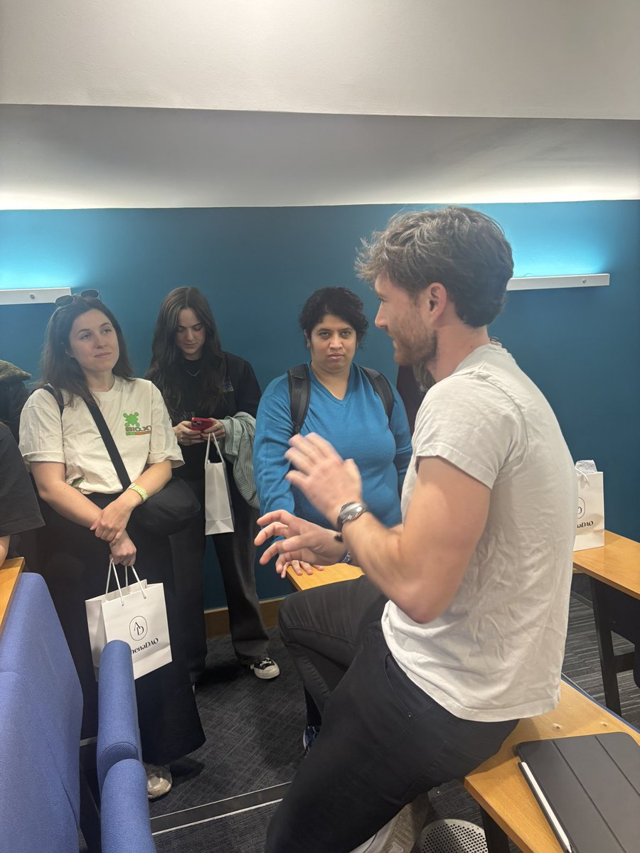 athenabiorg's tweet photo. @athena_DAO_ ADLabs Pop Up at academic conference vibes 🪩🧬🛍️ https://t.co/knwdSut5ZP