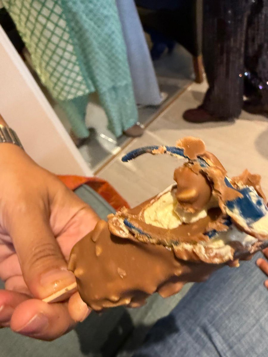Anum72's tweet photo. @MagnumIceCream just opened a sealed Magnum mini and bit in to it to find a piece of plastic embedded in the ice cream 😱😱😱 this is absolutely shocking. I can’t find a customer complaint email https://t.co/F7wiTK8dFe