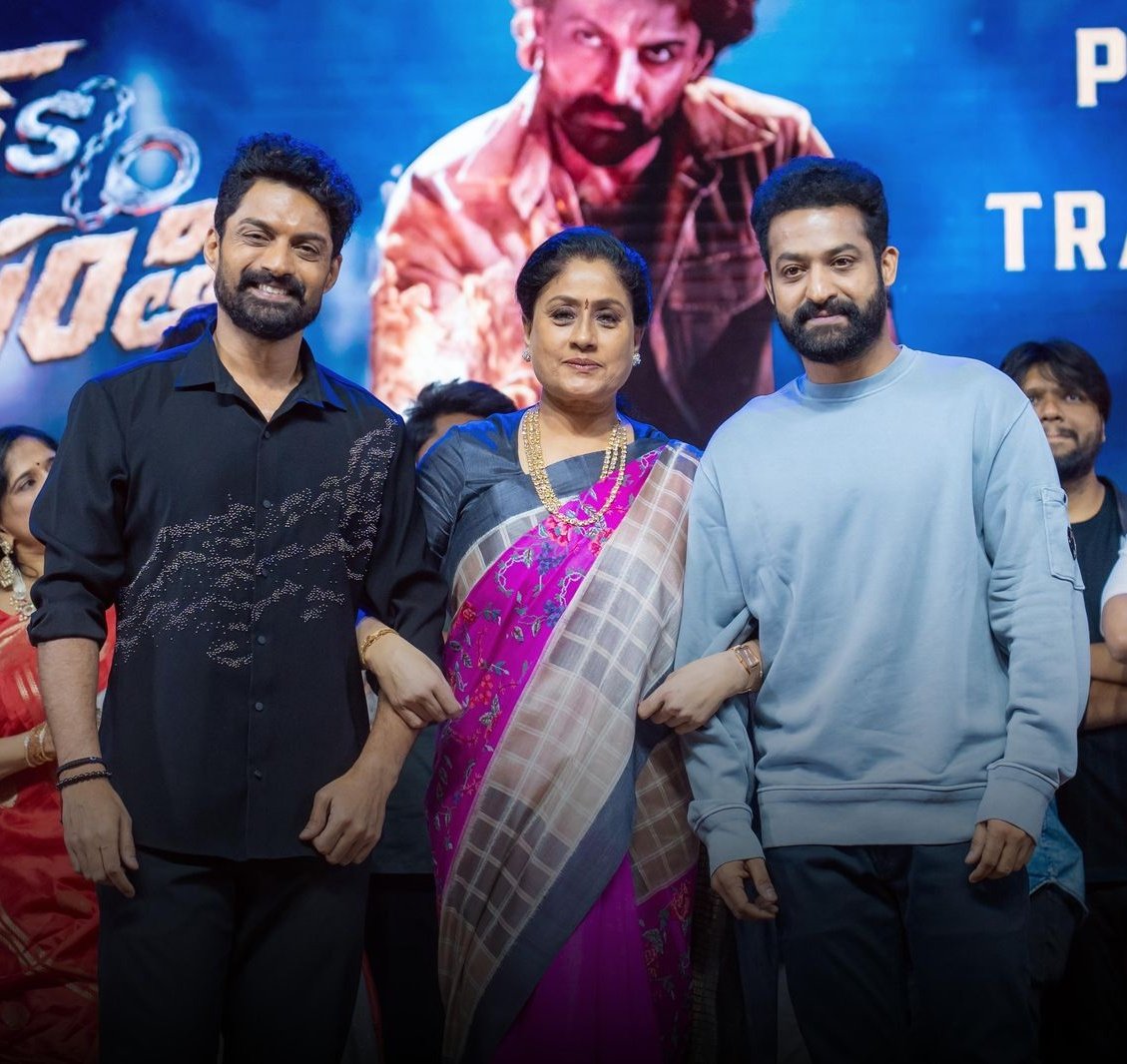 NTR2NTRFans's tweet photo. Picture Of The Year 🔥🔥.

Lady Superstar @vijayashanthi_m Garu &amp; Rama Lakshmanulu 👌🤩. https://t.co/ZfAbYtY27X