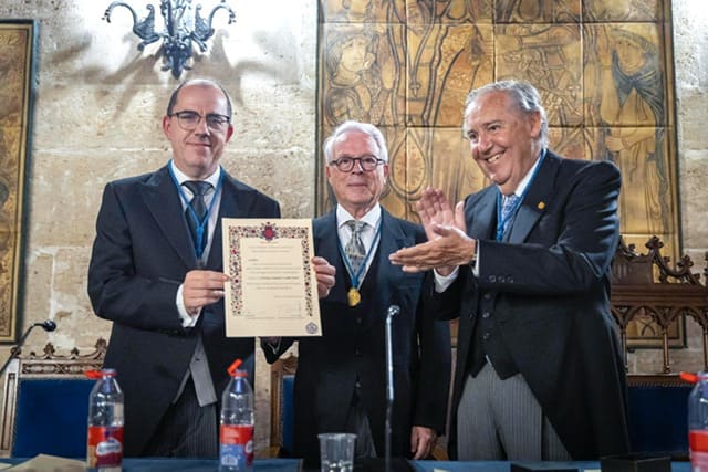 FRANCISCO CARDELLS, NOU ACADÈMIC DE NÚMERO DE LA RACV

L'acte de recepció tingué lloc el passat 8 d'abril en el saló consular de la Llonja dels Mercaders de Valéncia davant de més d'un centenar d'assistents.

+ info: racv.es/va/actualitat/…