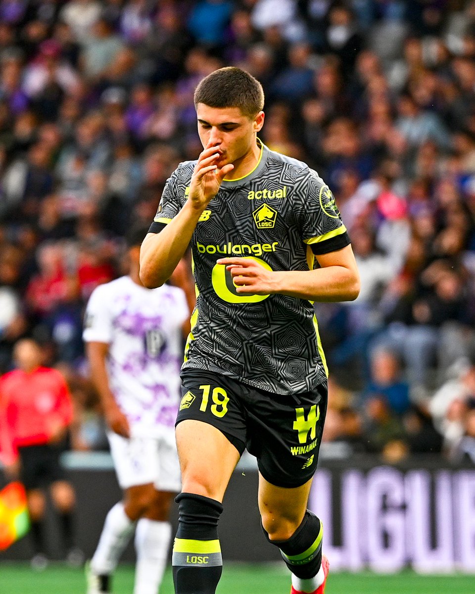 Ligue1's tweet photo. 📸 Une célébration en 4 clichés 📸 !

#TFCLOSC (1-1) https://t.co/VyTa68rsqD