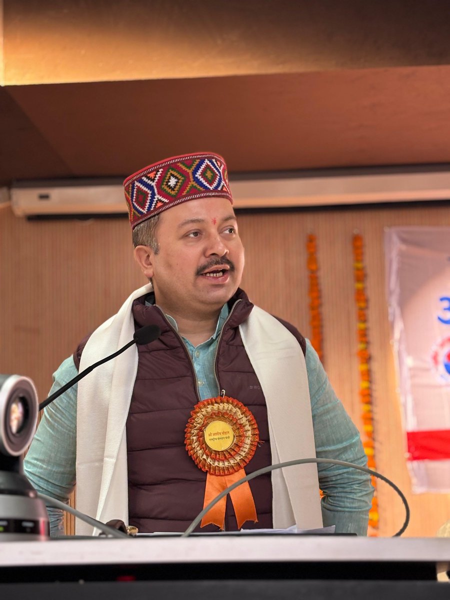 ABVPVoice's tweet photo. हिमाचल प्रदेश के शिमला में आयोजित अखिल भारतीय राज्य विश्वविद्यालय बैठक का शुभारंभ दीप प्रज्वलन के साथ हुआ। 

इस अवसर पर राष्ट्रीय संगठन मंत्री श्री @AshishSainram, राष्ट्रीय मंत्री कुमारी @Kshama_Sharmaa, राष्ट्रीय कार्यकारी परिषद के विशेष आमंत्रित सदस्य प्रो. नागेश ठाकुर तथा राज्य विश्वविद्यालय कार्य के राष्ट्रीय संयोजक श्री अंबादास मेव्हणकर उपस्थित रहे।