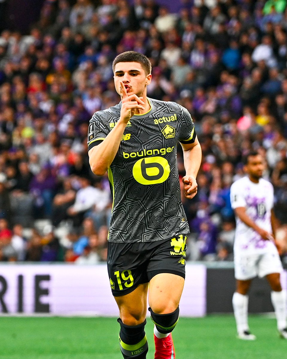 Ligue1's tweet photo. 📸 Une célébration en 4 clichés 📸 !

#TFCLOSC (1-1) https://t.co/VyTa68rsqD