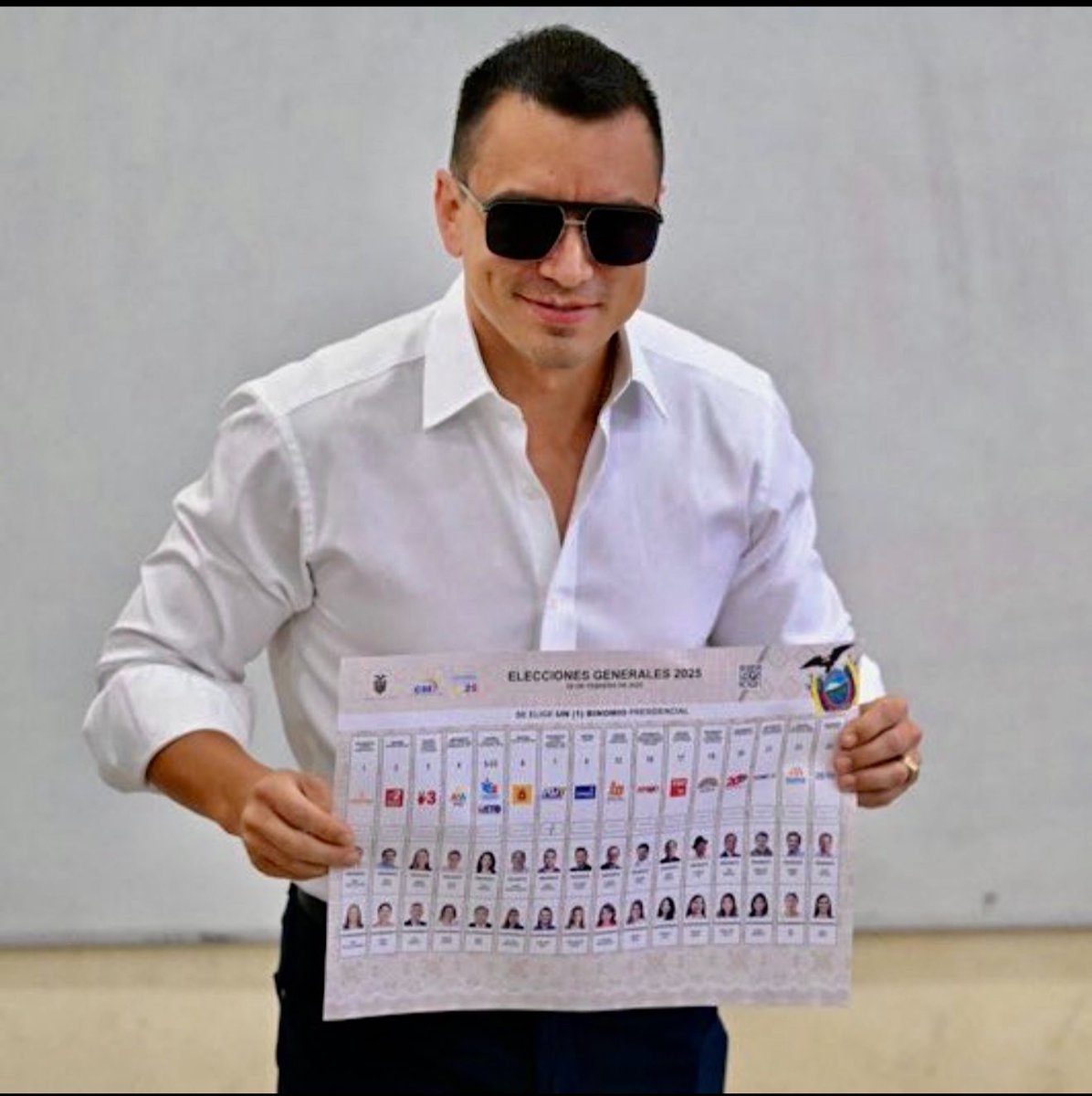 Jhonffonseca's tweet photo. ¡¡¡Dame un pulgar hacia arriba 👍 si realmente esperas ver al presidente Daniel Noboa de regreso en el Palacio de Carondelet Quito Ecuador!!! https://t.co/Ogjikums5P