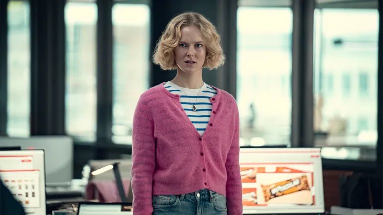 SiyaSomething's tweet image. I’m feeling that Bête Noire is an allegory on how white women weaponize their tears &amp;amp; gaslight to characterize black women as aggressors #BlackMirror