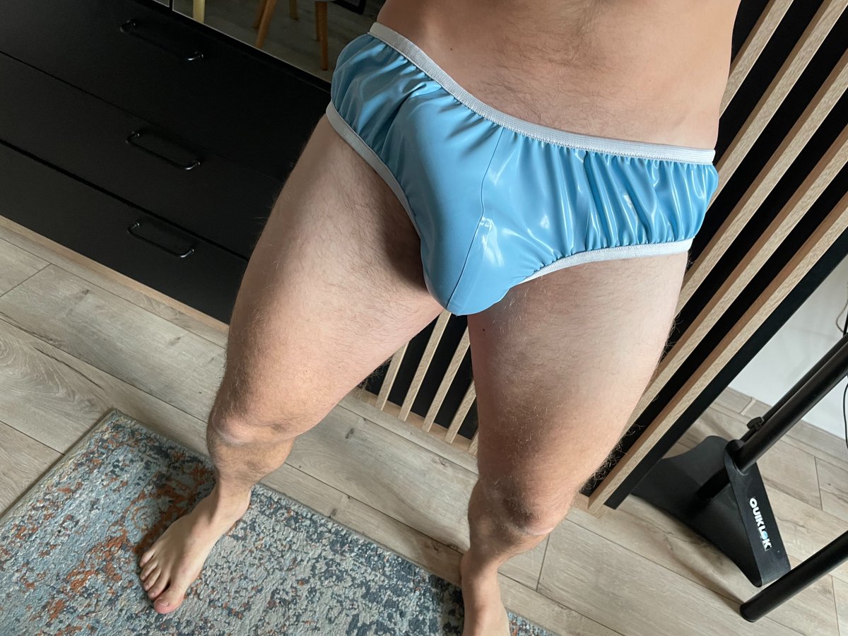 LatexRubberHun's tweet photo. I'm in love with these pants.

#latex #bluelatex #rubber #latexfetish #latexbriefs #latexunderwear #latexpants #latexclothing #latexclothes #transparentlatex #translucentlatex #clearlatex #shinylatex #latexunderclothes https://t.co/Kw2y0xsI0E