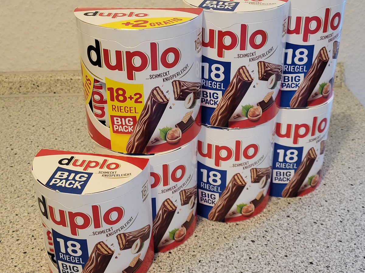 DasByte's tweet photo. Wenn #Duplo beim #Kaufland nur 3,99, statt sonst 4,89 kostet und ihr danach bei #MarktKauf feststellt das die da sogar nur 3,49 kosten. Sollte fürs WE reichen was meint ihr? https://t.co/vW2mGs28b0
