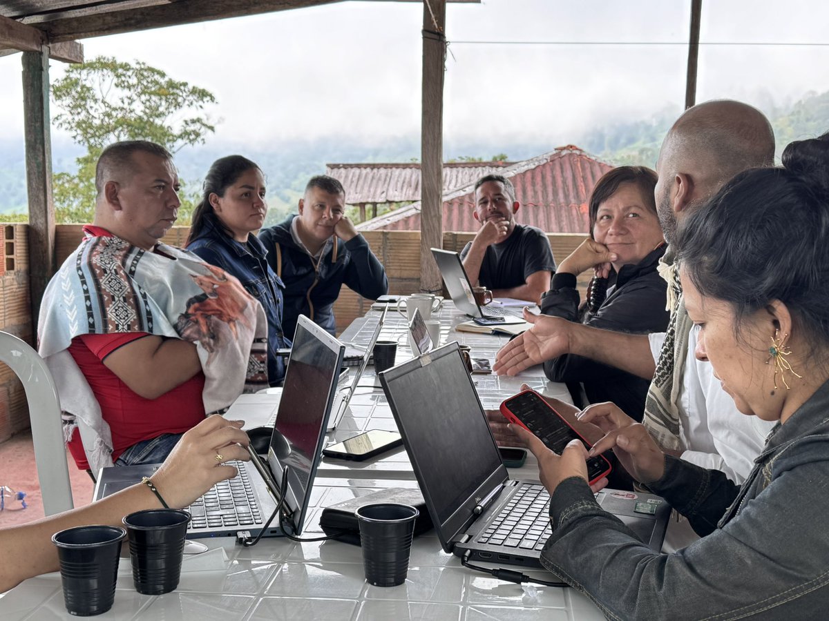 nacional_cafe's tweet photo. #RevoluciónCafetera

☕️ Hoy se reúne nuestro Consejo Directivo FEMNCAFE para seguir construyendo decisiones con sentido social.
Rumbo a la Asamblea 2025, seguimos sembrando paz desde el café. ✊✨
#FEMNCAFE #CaféConSentidoSocial #Asamblea2025 https://t.co/YPJgNskjW6