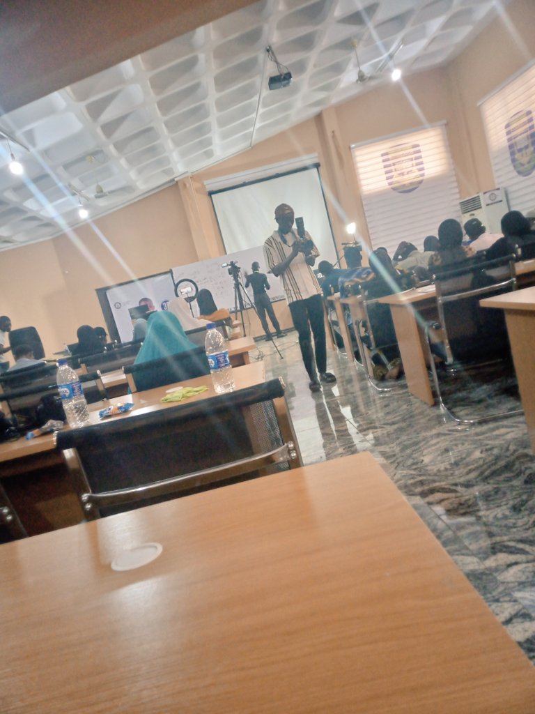 Adelord00's tweet photo. Pulled up to witness a fellow student attempt the world record for the longest math tutorial β 30 hours of pure brainpower. This is beyond academics, it's history in motion! #MathMarathon #RecordBreaker" #30HoursMathMarathon #RecordInTheMaking #unilorin #GWR #betterbyfar https://t.co/daWhj1x1dp