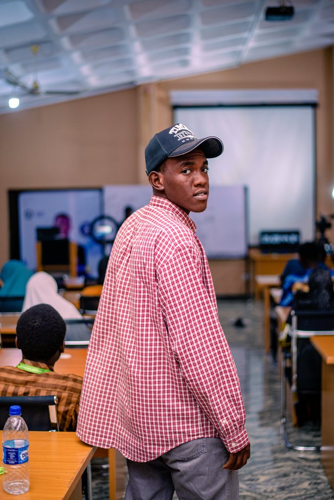 Adelord00's tweet photo. Pulled up to witness a fellow student attempt the world record for the longest math tutorial β 30 hours of pure brainpower. This is beyond academics, it's history in motion! #MathMarathon #RecordBreaker" #30HoursMathMarathon #RecordInTheMaking #unilorin #GWR #betterbyfar https://t.co/daWhj1x1dp